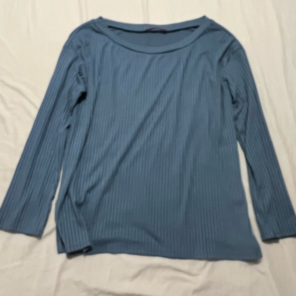 Small, long sleeve women’s blouse